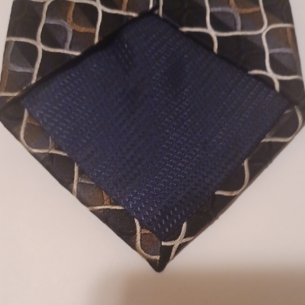 PAUL DIONE Sophisticated Black and Brown Geometric100% Silk Tie. - Picture 5 of 9